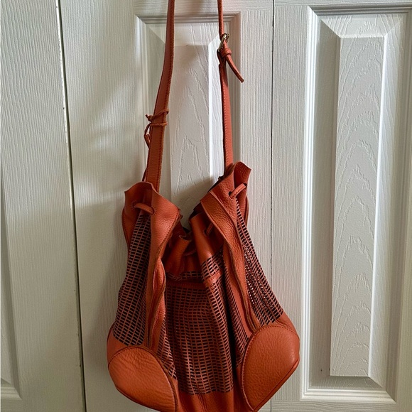 Linea Pelle soft leather bucket bag (EXCELLENT CONDITION) - Picture 5 of 7